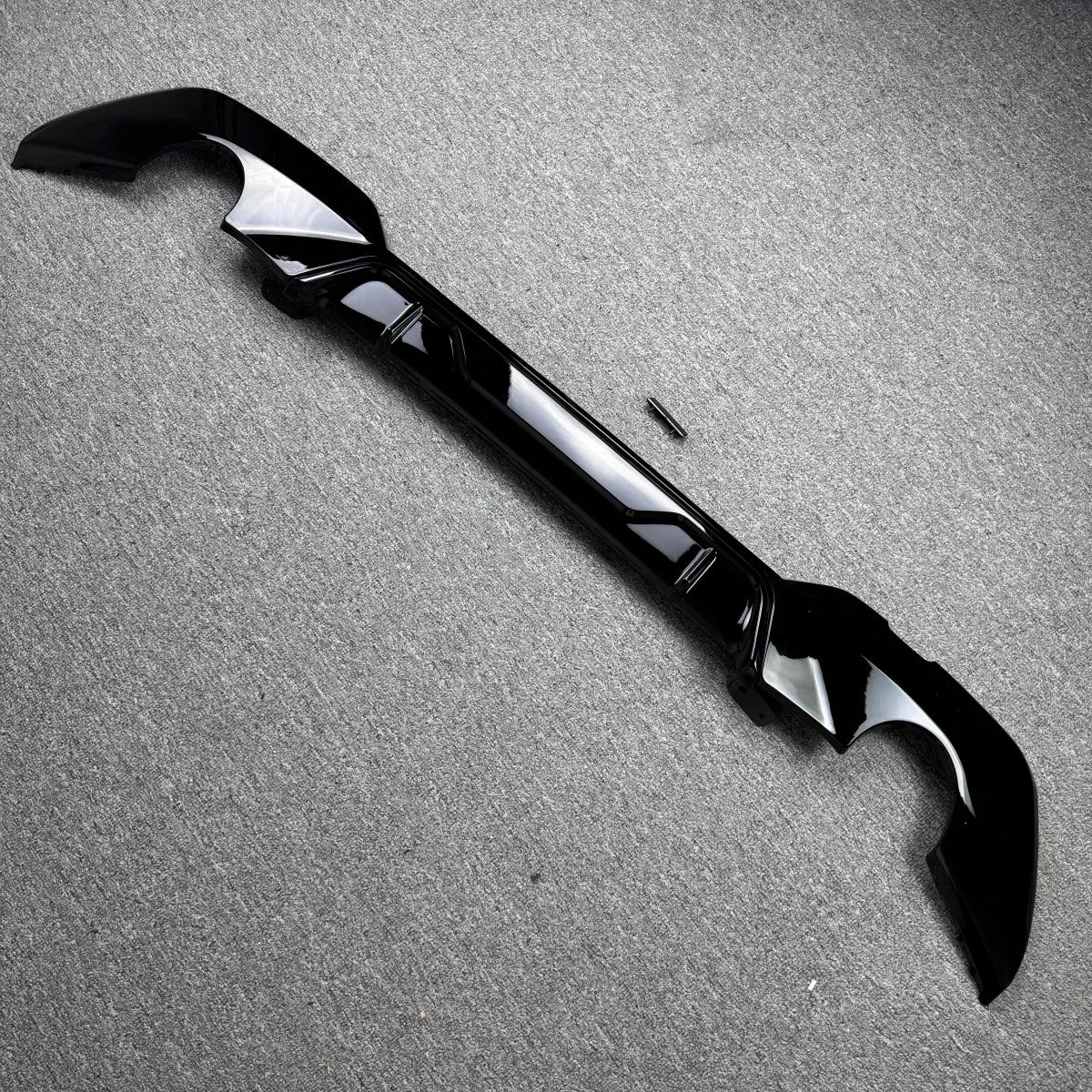 Diffuseur de pare-chocs arrière noir brillant pour BMW